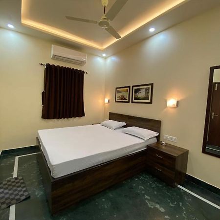 Shivam Hotels Calcutta Exterior foto