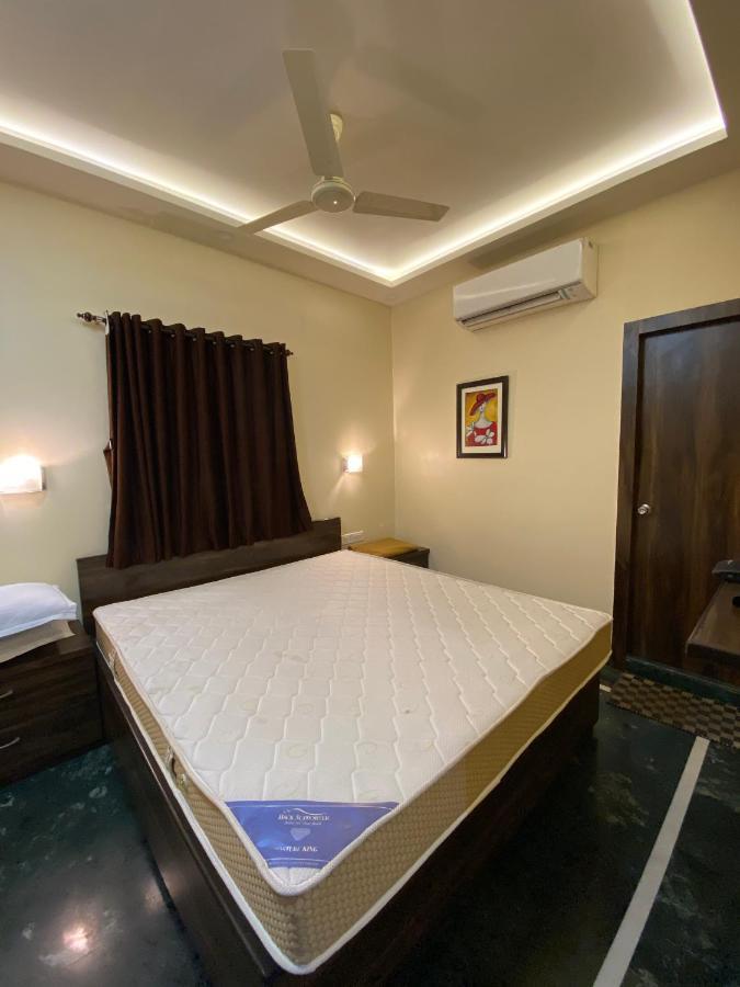Shivam Hotels Calcutta Exterior foto