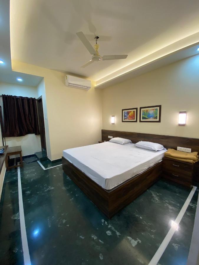 Shivam Hotels Calcutta Exterior foto